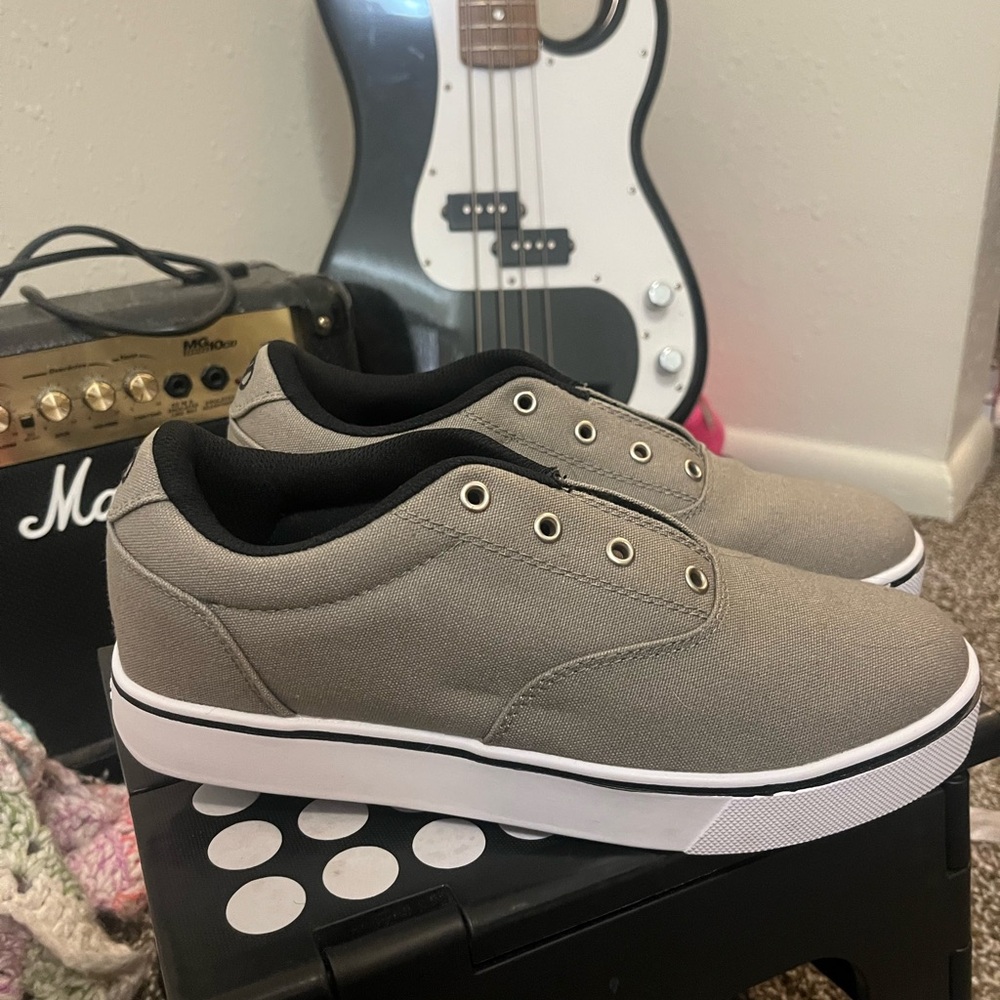BRAND NEW HEELYS